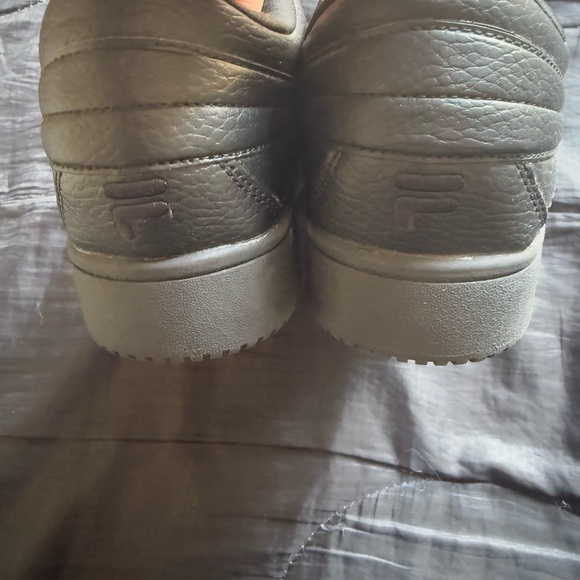 NEW Fila Black Low-top Sneakers - Picture 5 of 6